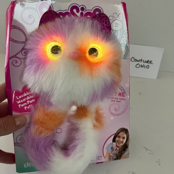 POMSIES Kitten Kali Exclusive Bracelet, NEW Pomsie 50 reactions, Pomsie cat NEW - Picture 1 of 4
